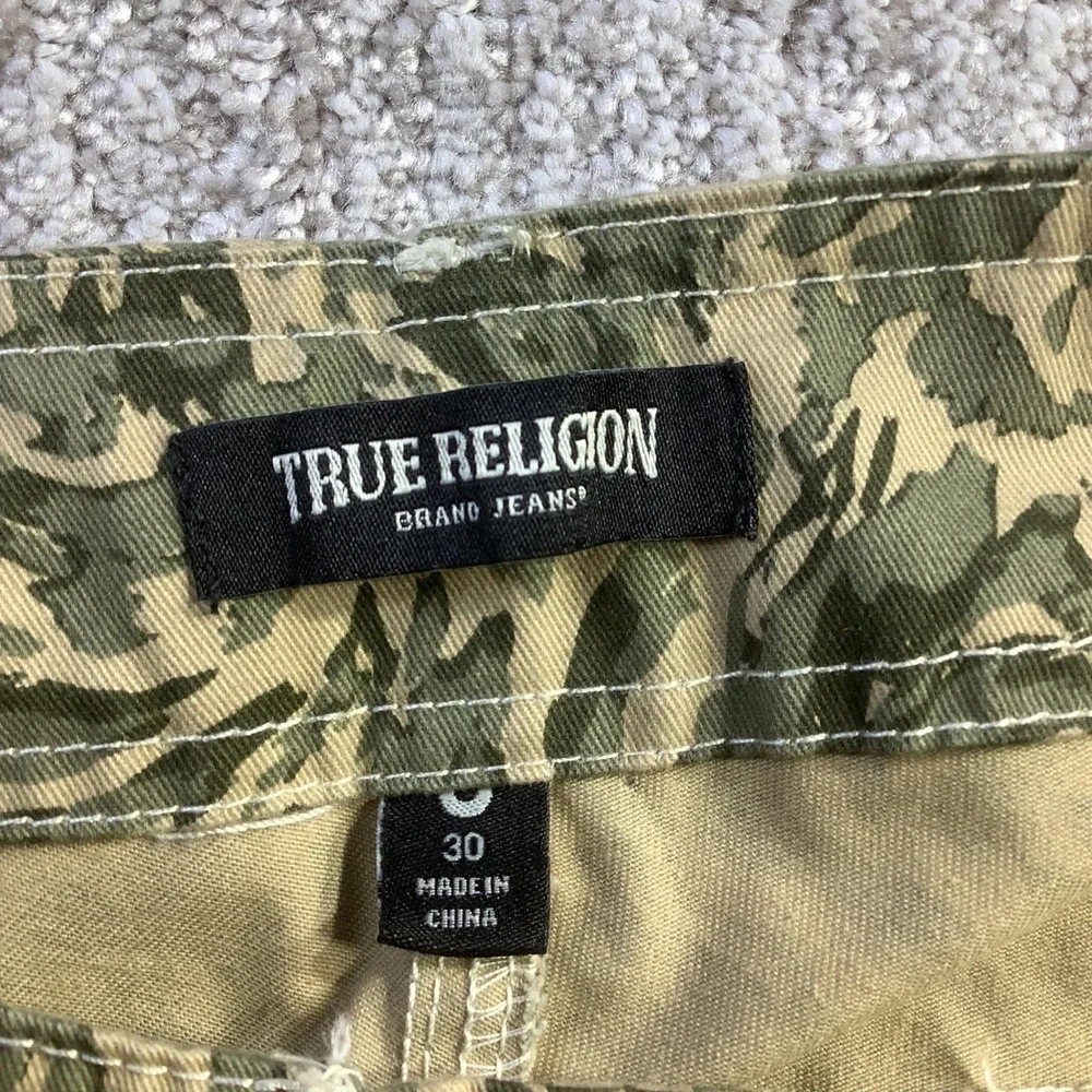True Religion Abstract Camo SN Cargo Pants Green Straight Leg Size 30 x 32 NWT